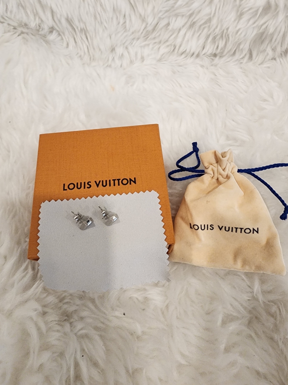 Louis Vuitton Silver Stud Earrings - Silver
